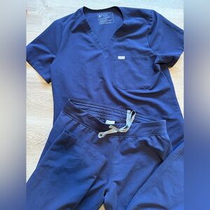 Figs women’s scrub set Navy size large